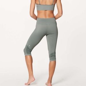 Lululemon Taryn Toomey Awakening Crop 4 NWOT